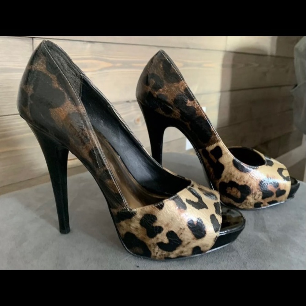 Bakers -Eliot leopard peeptoe high heel pump sz 7